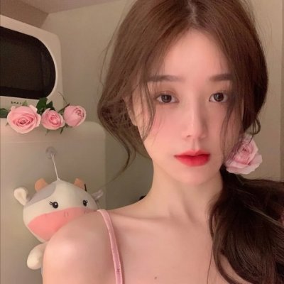 圣洁的艾曼妞封面